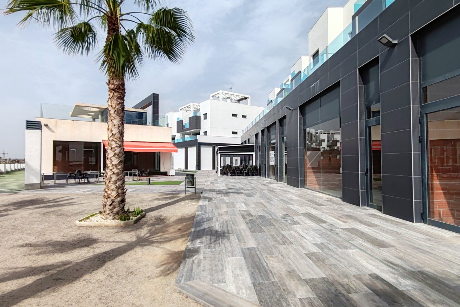 Venta - Local Comercial -
Guardamar del Segura - Urbanizaciones
