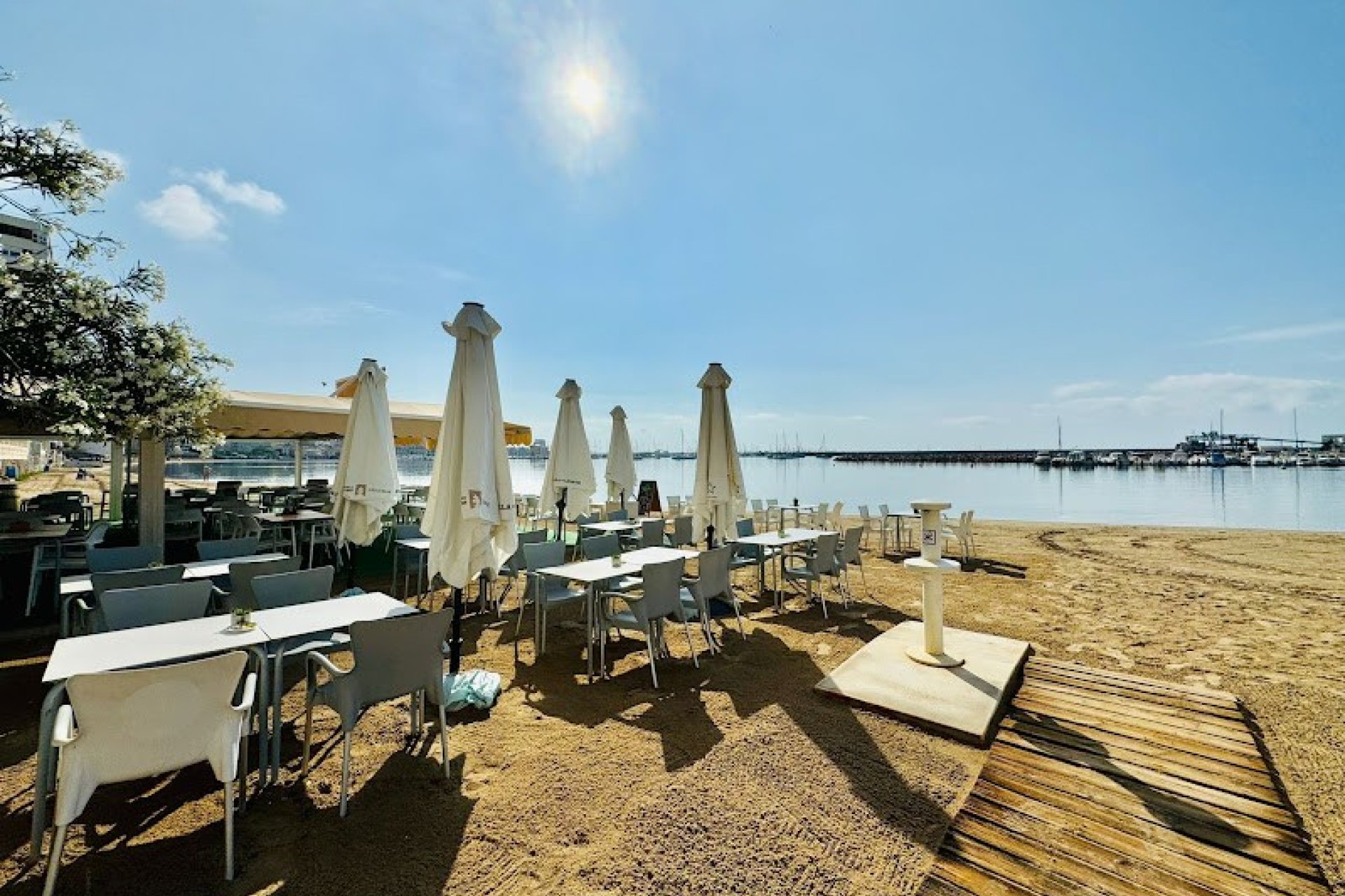 Venta - Local Comercial -
Torrevieja - El Acequión - Los Náufragos