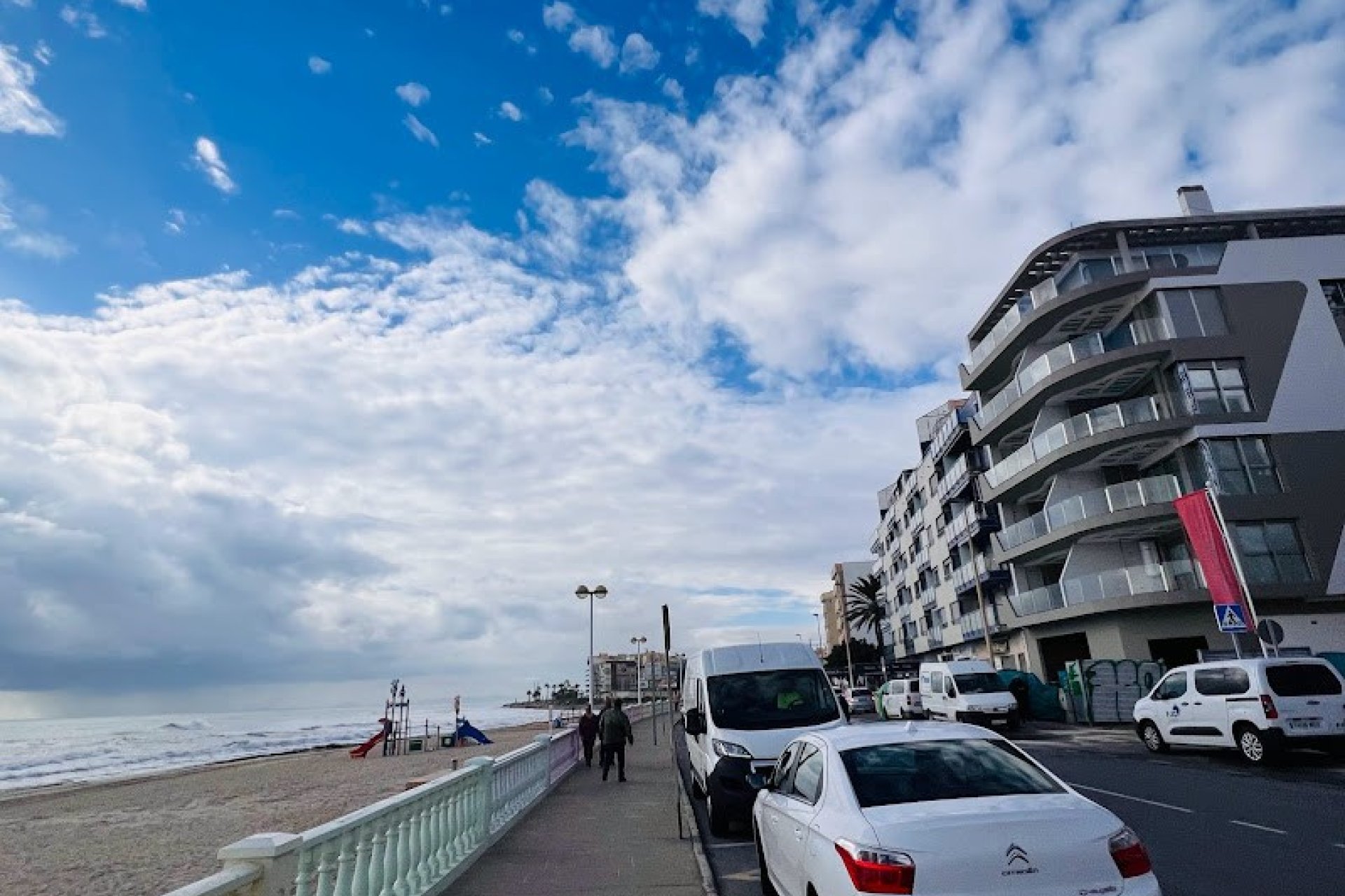 Venta - Local Comercial -
Torrevieja - Playa de los Locos