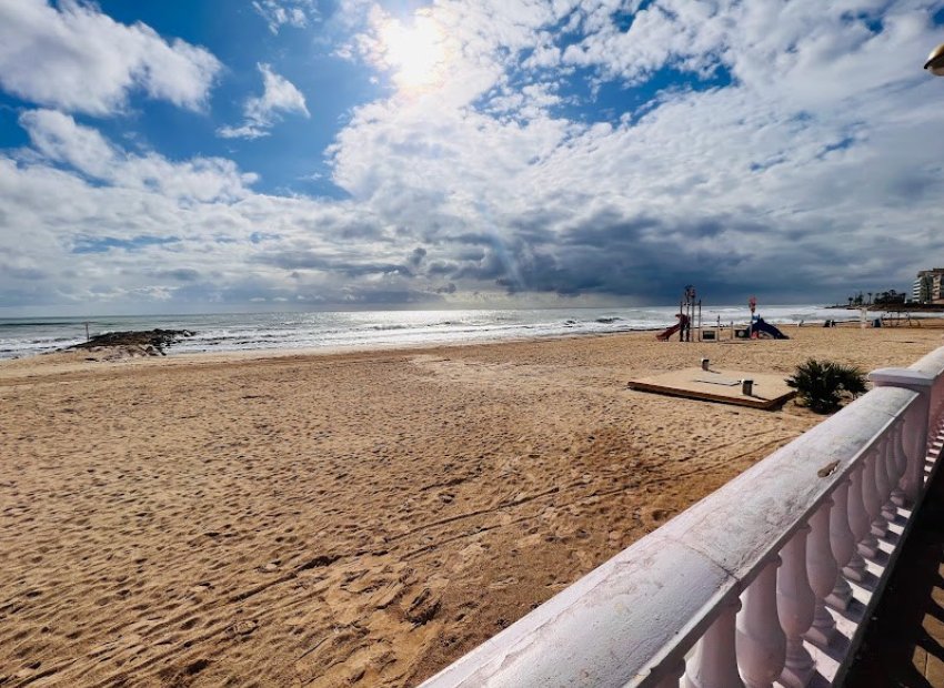 Venta - Local Comercial -
Torrevieja - Playa de los Locos