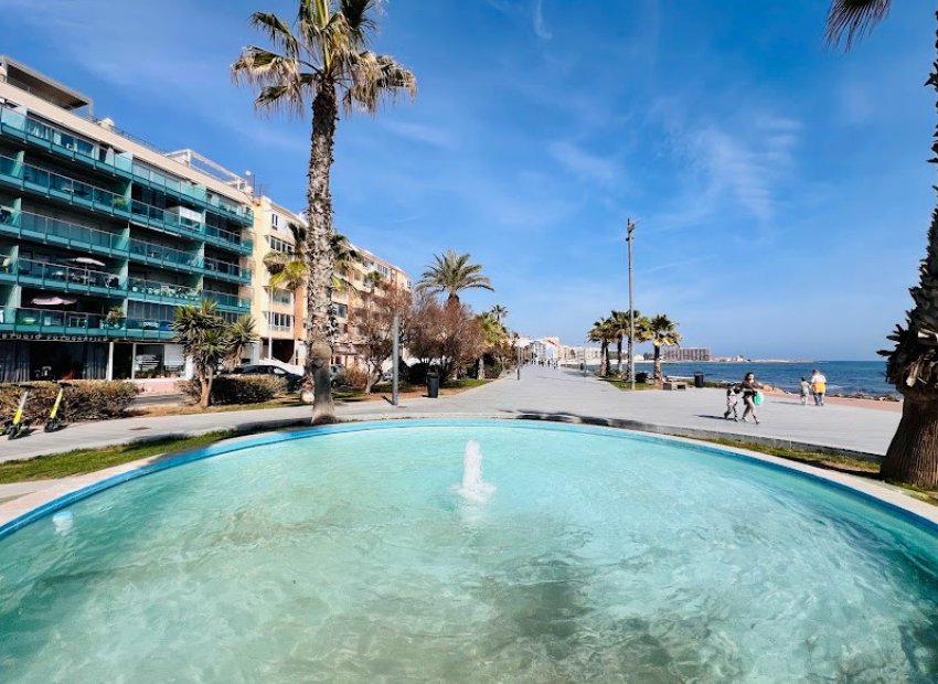 Venta - Local Comercial -
Torrevieja - Playa de los Locos