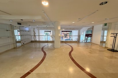 Rental - Commercial Premises -
Torrevieja - Centro