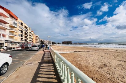 Resale - Commercial Premises -
Torrevieja - Playa de los Locos